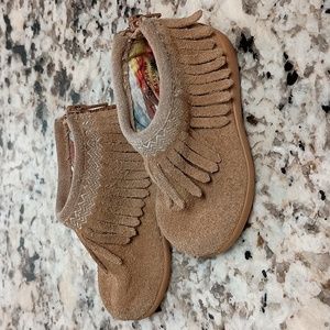 Tucker + Tate Kids Fringe Booties Size 4 M  Leather Hard Outer Sole Brown Suede.